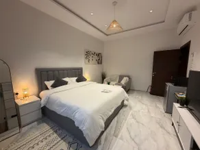 Modern, Spacious & Cozy Apartment | Smart Check-In - Image 2