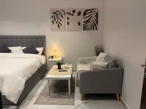 Modern, Spacious & Cozy Apartment | Smart Check-In - Image 3