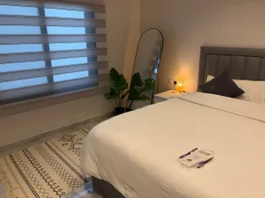 Modern, Spacious & Cozy Apartment | Smart Check-In - Image 4