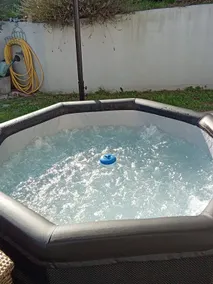 Quiet, close to the beach with outdoor jacuzzi. - Image 2