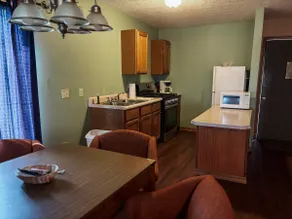 Superior Suite w/ Full Kitchen on the Bluff - Image 5