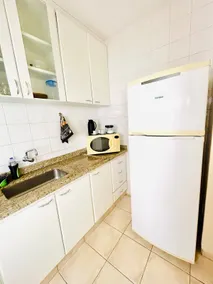 Practical flat, well located - Image 2