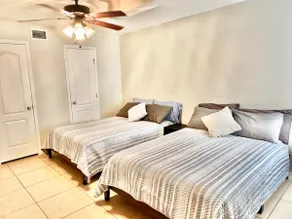 Economical Cozy Duplex/4bed2bath - Image 2