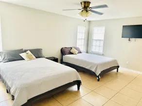 Economical Cozy Duplex/4bed2bath - Image 3