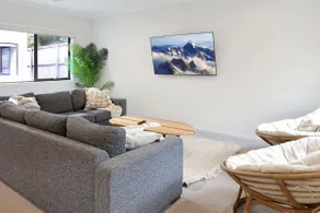 Madeley Family Getaway- Sleeping 8, central, aircon, close to shops, beach, parks, spacious - Image 2