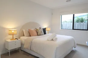 Madeley Family Getaway- Sleeping 8, central, aircon, close to shops, beach, parks, spacious - Image 5