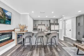 Renovated Luxurious Lake View Getaway - Image 4