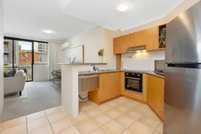 Executive Elegance: Stylish 1BR Suite on Hay St - Image 3