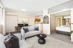 Executive Elegance: Stylish 1BR Suite on Hay St - Image 2
