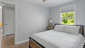 Pet friendly big yard house in sk - Image 5