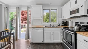 Pet friendly big yard house in sk - Image 4