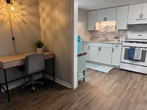 1BR Downstairs Farmhouse Apartment - Image 4