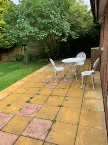 Spacious 2 Bedrooms Bungalow with Parking - Image 2