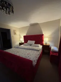 Spacious 2 Bedrooms Bungalow with Parking - Image 3