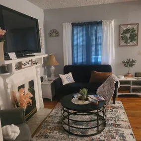 Rendez-Vous RSVP Cottage deet. eat. sleep. repeat. - Image 2