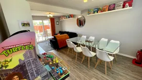 Trivial Pursuit House - 3 Bedrooms & 2 Car Parking - Image 3