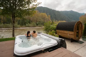 Riverfront Skykomish Couples Retreat Hot Tub Sauna - Image 3