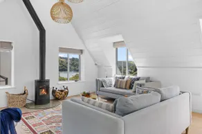 Woodwater - Spacious home moments from waterfront - Image 3
