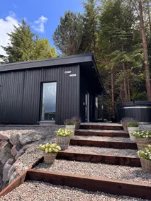 Luxurious One Bedroom Cabin With Private Hot Tub - Image 4