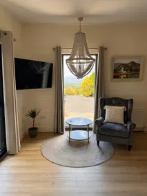 Luxurious One Bedroom Cabin With Private Hot Tub - Image 3