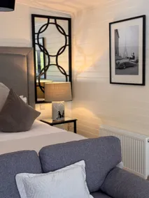 Luxurious One Bedroom Cabin With Private Hot Tub - Image 2