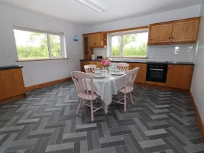 Fort Lodge - Image 4