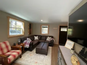 Private Cottage with Hot Tub Near Elk Mountain - Image 3