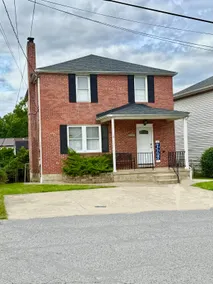 Entire House, 3 private parking spots - Image 5