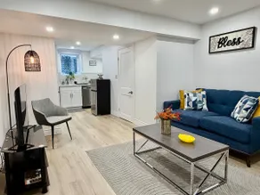 Cozy Bright 1BR • Free Parking • Prime Location - Image 3