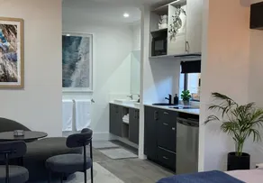 BRiX hotel style suite - Image 2