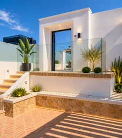 Luxury Villa with private pool - Image 4
