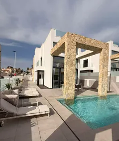 Luxury Villa with private pool - Image 2
