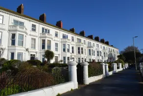 Beachcomber Retreat | Stunning Seafront Views - Image 3