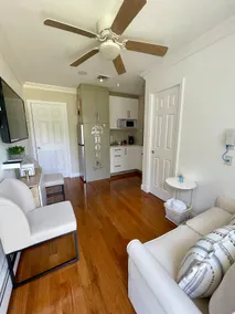 Cozy studio w/ private entrance - Image 3