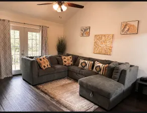 Home In Auburn/ 3 Free Parking - Image 3