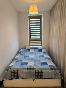 Air Con, Central & Free Private Parking, Netflix - Image 3