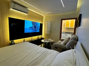 Luxurious studio with a distinctive location and self check-in - Image 4