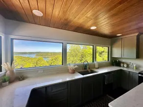 Stunning new lake house with hot tub - Image 5