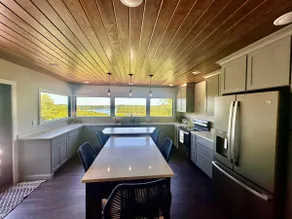 Stunning new lake house with hot tub - Image 4
