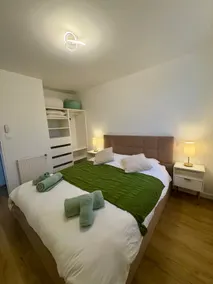 Elegant one-bedroom apartment 5 minutes from the beaches + parking and balcony - Image 4