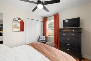 Cozy Retreat, modern Amenities - Image 3