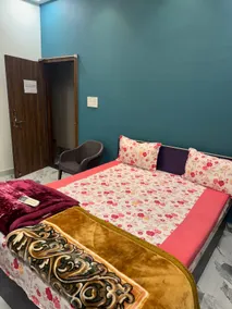 AC Room with Private Balcony | Easy Mahakal Access - Image 3