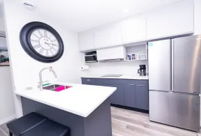 Cozy & Private 1 Bedroom Guest Suite + Den - Image 3