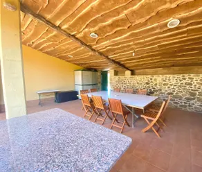 Rustic house with a pool - Image 5