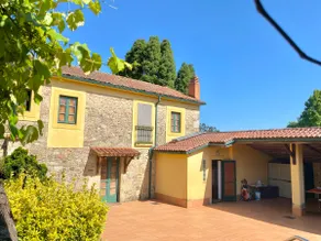 Rustic house with a pool - Image 2