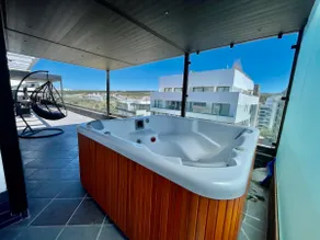 The Pearl Penthouse - Jacuzzi & Views - Image 2