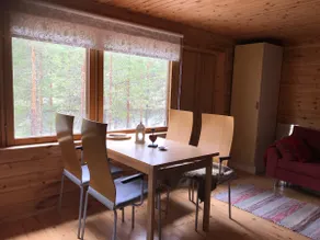 Cottage and private pond - Image 3