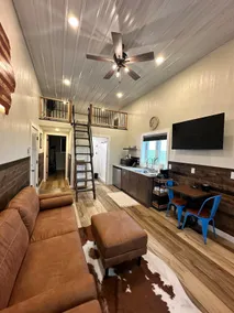 Suite 619 - Image 5