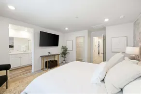 Comfort 3BR Home Near Shopping & Ontairo Airport - Image 2