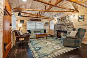 Mountain vibes Hideaway cabin with HOT TUB! - Image 5